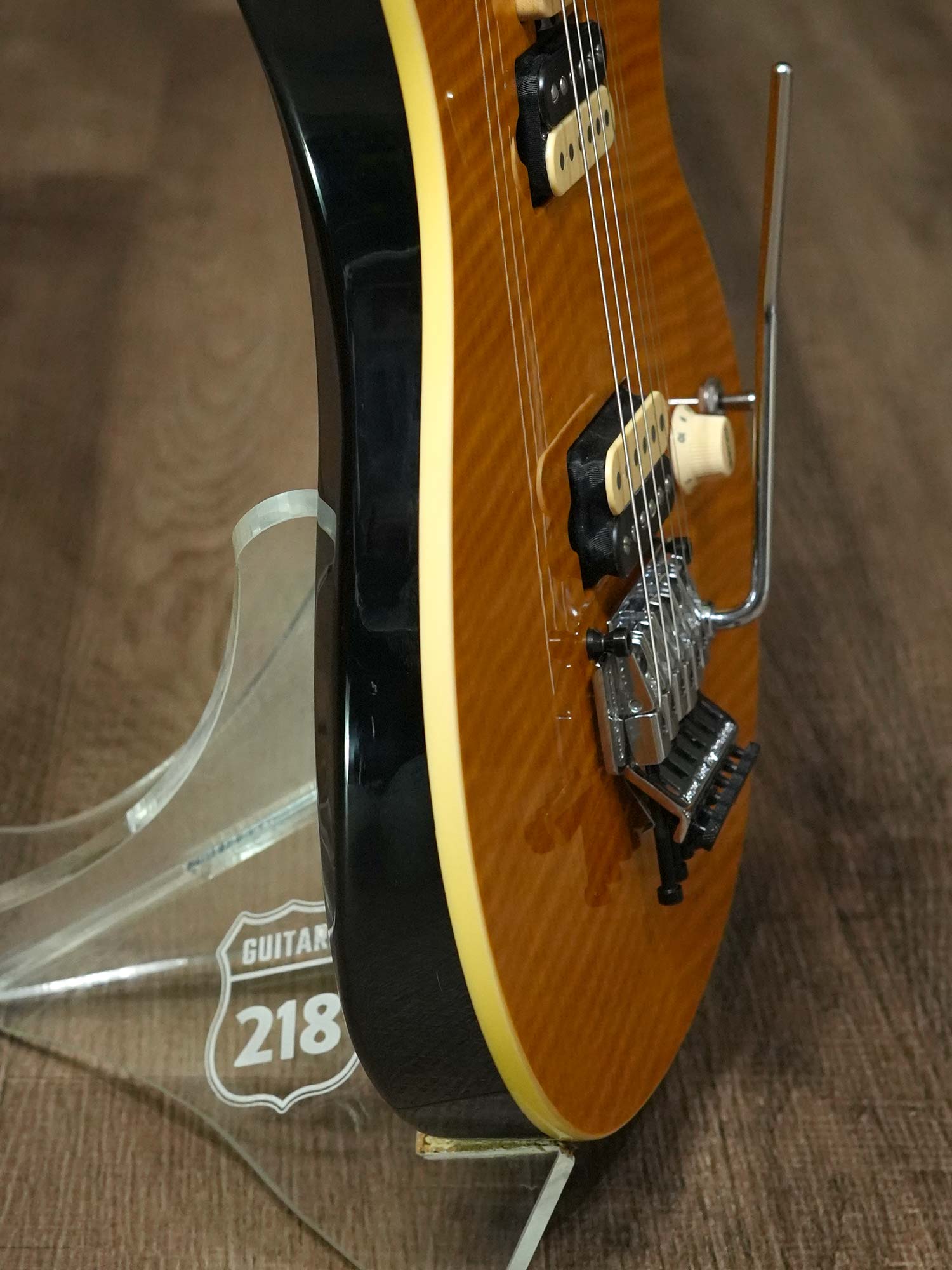 Music Man Axis ”Premium Top” Translucent Gold